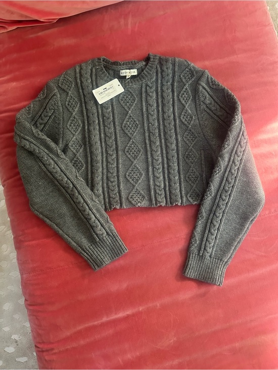 Moon River Sweaters - Moon River Charcoal Cable-Knit Cropped Crew Sweater